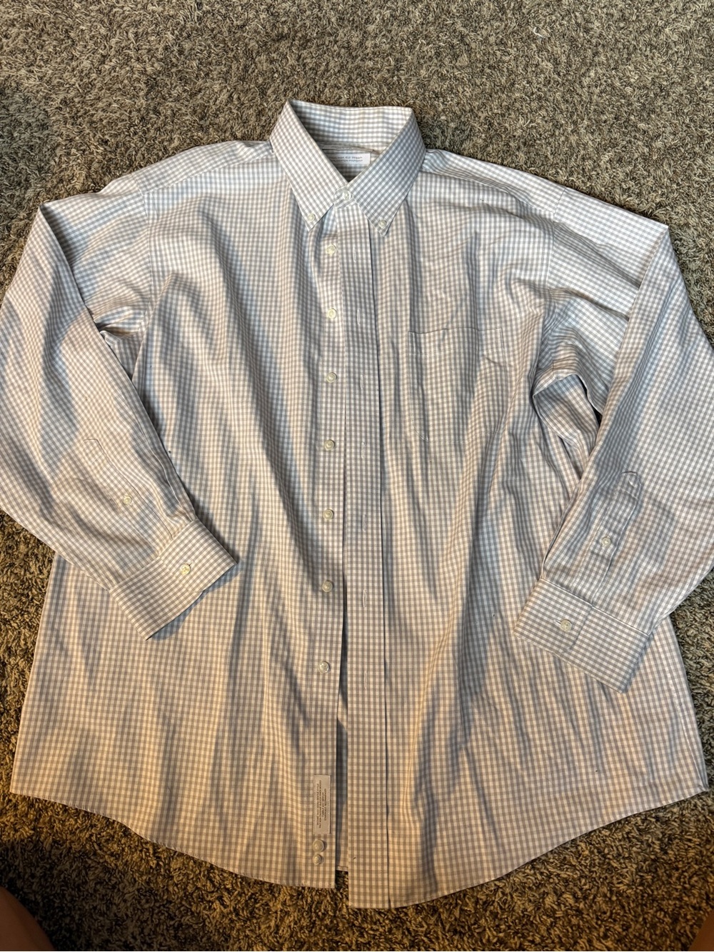 RELISTED!! Roundtree & Yorke GOLD LABEL Men's Gray and White Gingham Button-Down